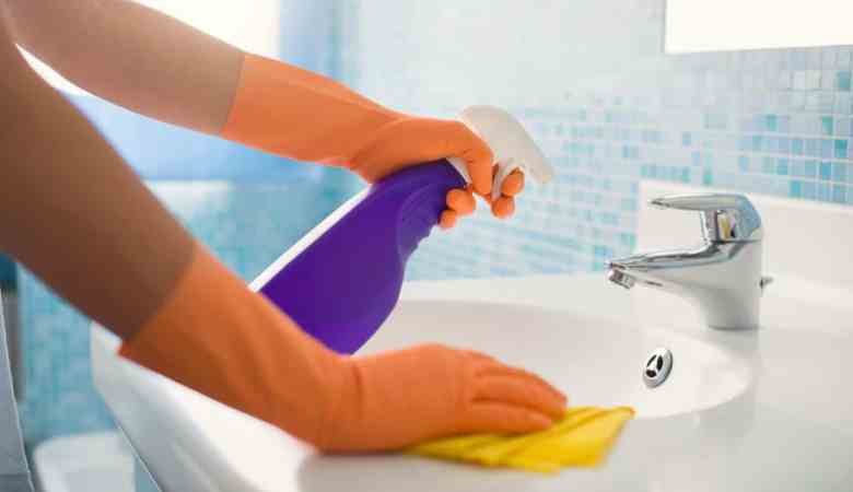 bathroom-cleaning-supplies