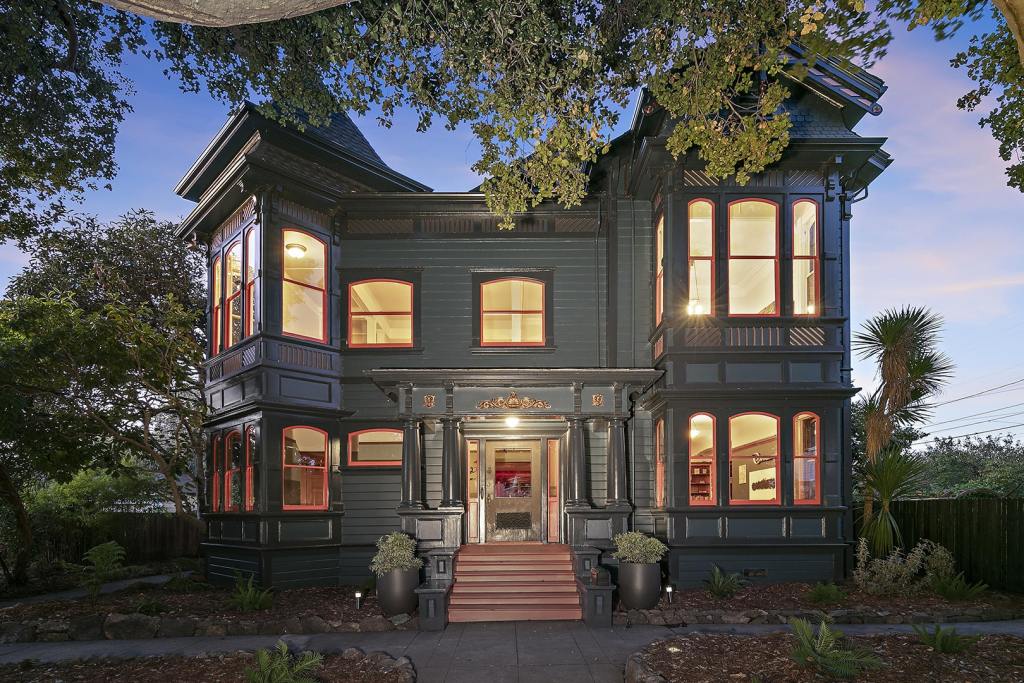 Beautifully Renovated Victorian House