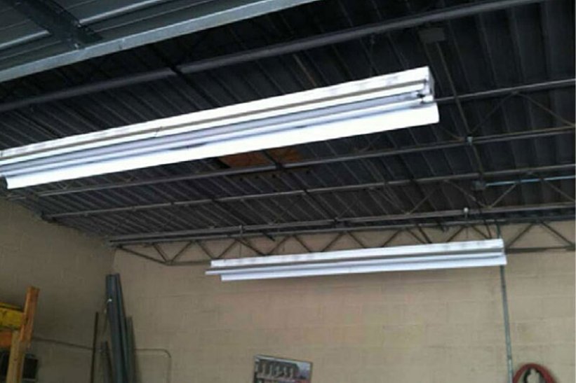 Flourescent Light Fixture
