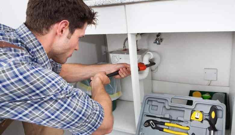 hiring-blocked-drain-cleaning-expert