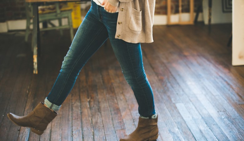 keep-hardwood-floors-spick-span