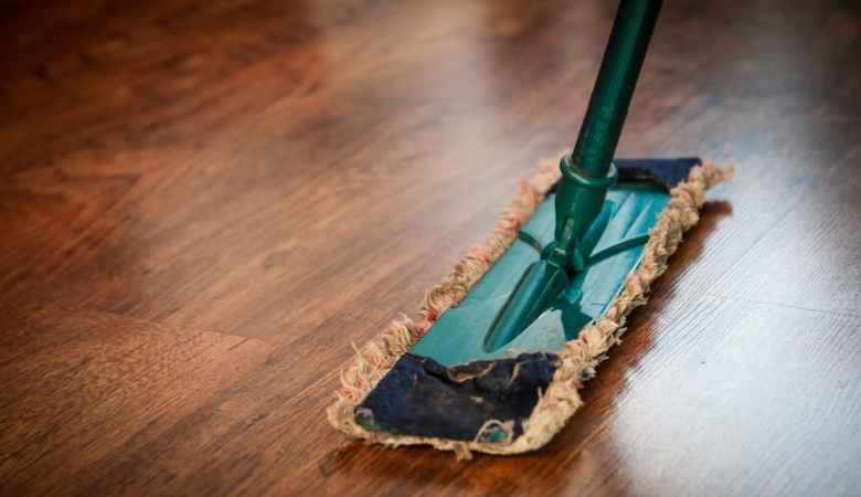 linoleum-floors-cleaning