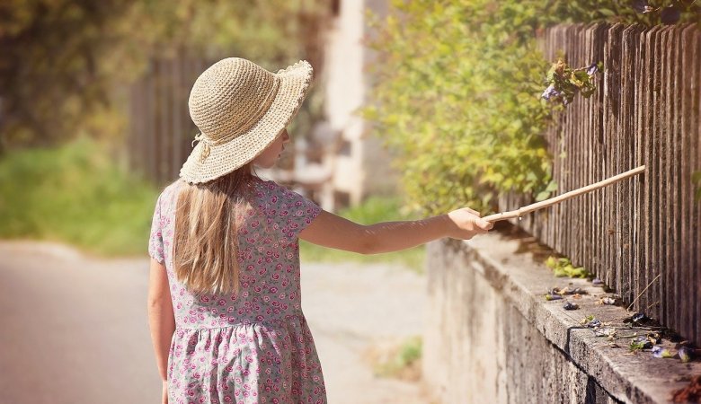 wood-fence-installation